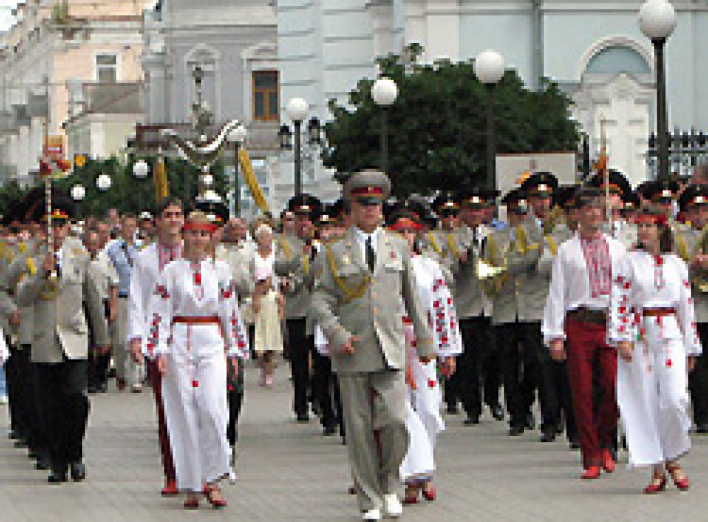 Святкові сурми грають – Україну прославляють