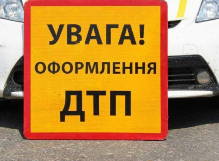 Поліція Сумщини з’ясовує обставини ДТП, у якій постраждав водій мопеду фото