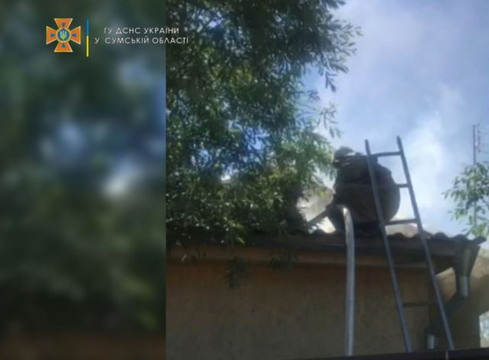 На Сумщині сусід врятував літню жінку на пожежі фото