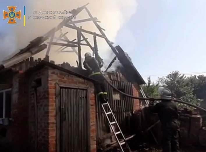 На Сумщині вогнеборці двічі ліквідовували загоряння літніх кухонь фото
