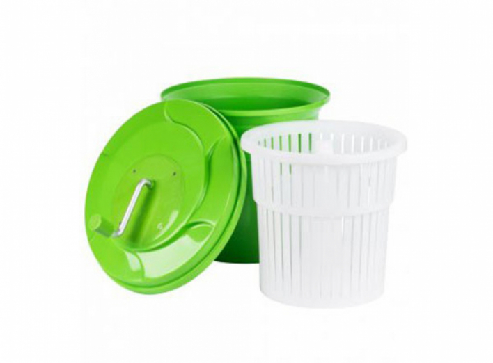 Карусель для зелени — удобный инструмент для быстрого избавления продуктов от влаги