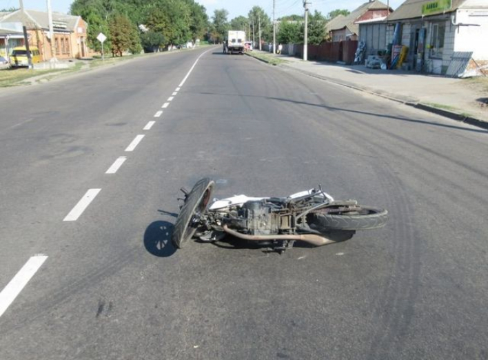 На Сумщині поліція з’ясовує обставини ДТП у якій травмувався мотоцикліст фото