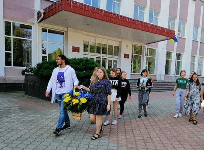 У СумДУ у День Державного Прапора України віддали шану пам’яті загиблим студентам-воїнам фото