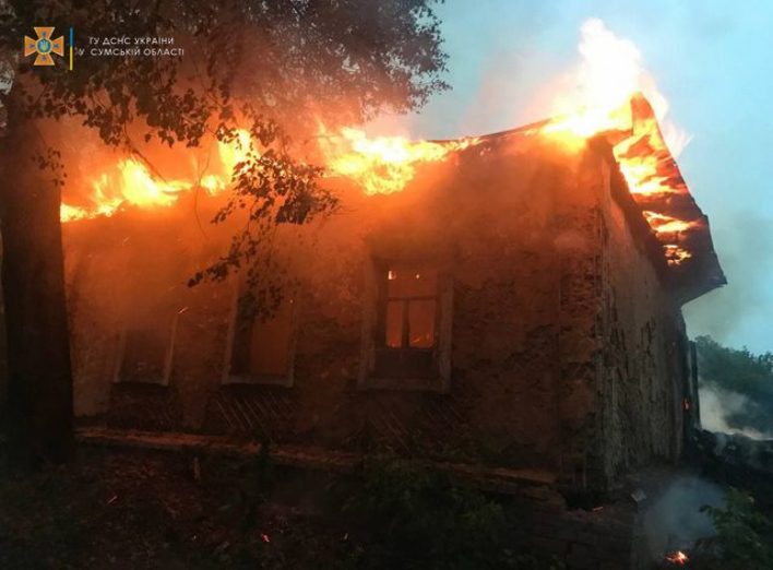 На Сумщині вогнеборці ліквідували загоряння будинку, що не експлуатується фото