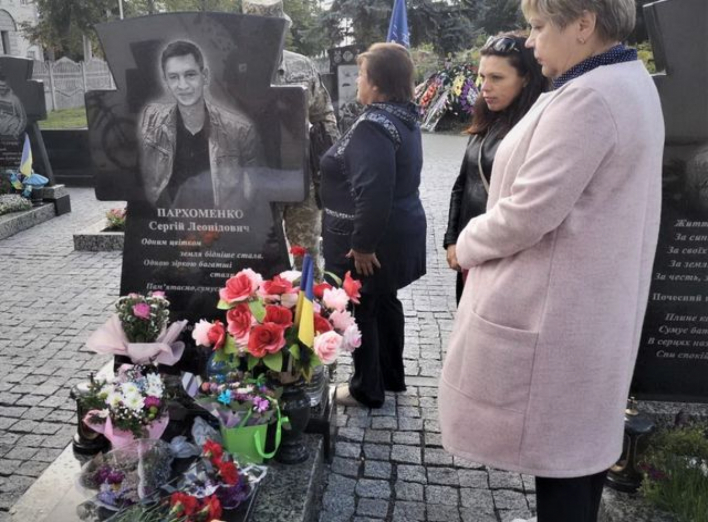 У Сумах вшанували пам’ять загиблого сім років тому захиснику України Сергія Пархоменка фото