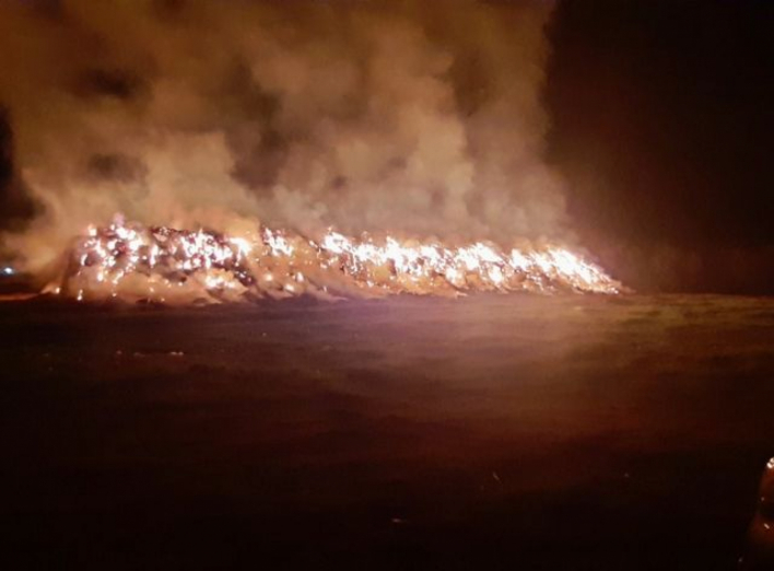 На Сумщині вогнеборці ліквідували загоряння соломи фото