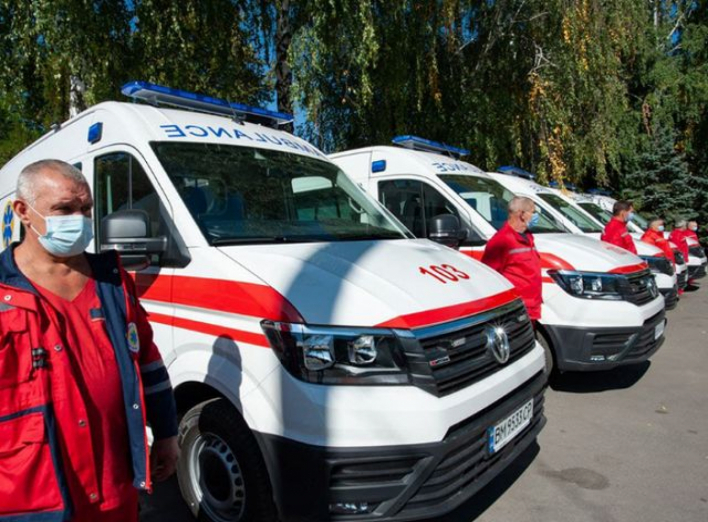 Підрозділи центру екстреної допомоги на Сумщині отримали ще 6 нових сучасних автомобілів фото