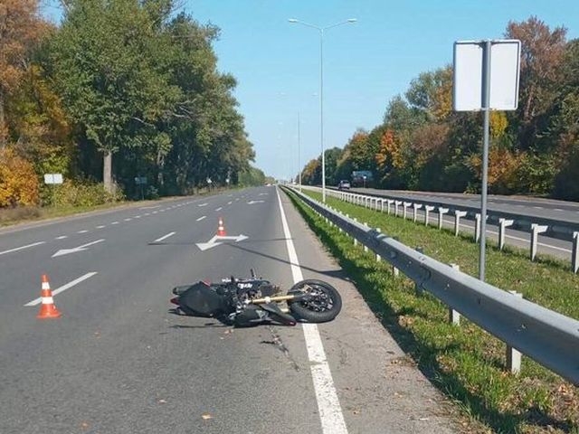 Поліцейські Сумщини встановлюють обставини ДТП, у якій травмувався мотоцикліст фото