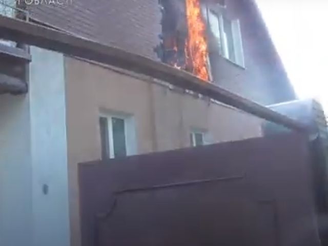 У Сумах вогнеборці ліквідували загоряння в двоповерховому житловому будинку  фото