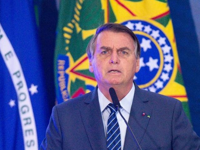 Президента Бразилії не пустили на футбольний матч без COVID-щеплення 