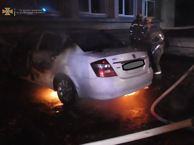 У Сумах вогнеборці ліквідовували загоряння автівок двічі за минулу добу  фото