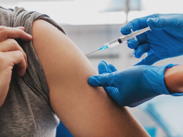 На Сумщині продовжують працювати 10 центрів масової вакцинації  фото
