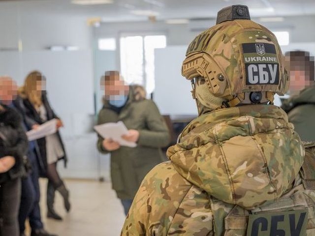 По всій Україні проходять обшуки у податківців фото