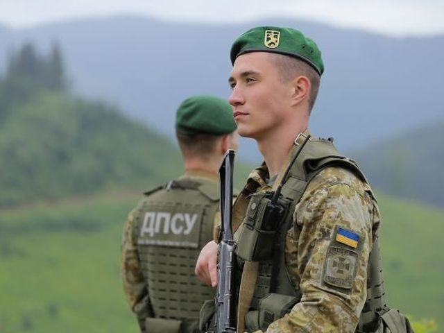 Українським прикордонникам дозволили застосовувати зброю
