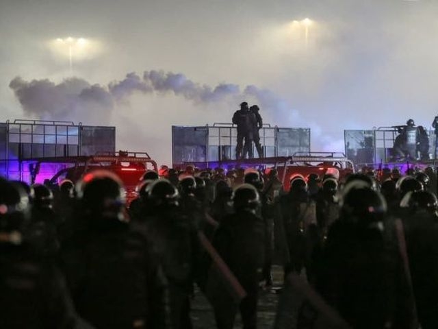Казахстан охоплений протестами. Що відбувається фото