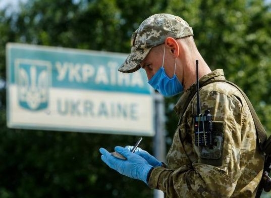 За добу в Україну повернулись 38 тисяч громадян фото