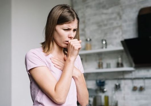 Заспокоюємо кашель без ліків: кращі перевірені засоби фото