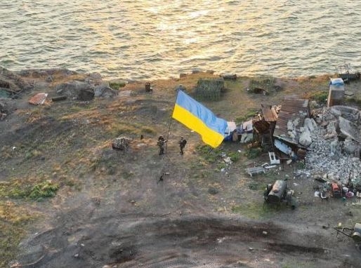 ЗСУ встановили прапор України на острові Зміїний 