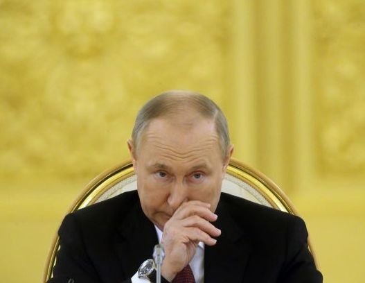 Путин обстреливает жителей Запорожья, которых объявил своими гражданами фото
