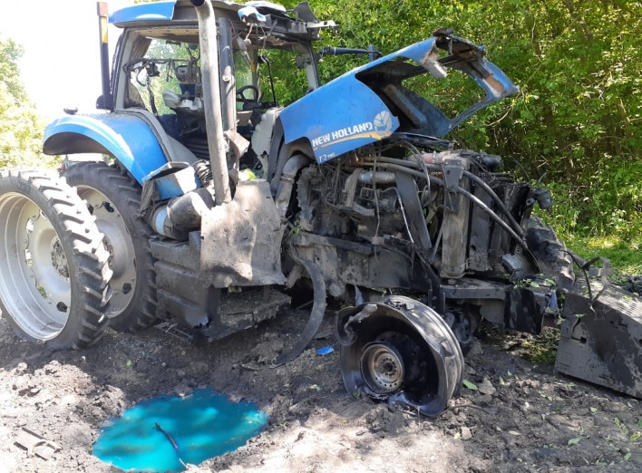 На Сумщині на протитанковій міні підірвався трактор фото