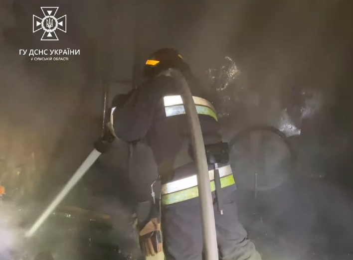 В Охтирці рятувальники оперативно ліквідували пожежу в котельні (відео)