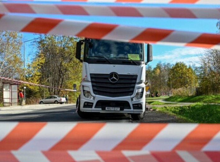 Блокування кордону триває: на в’їзд до України чекають 3700 вантажівок